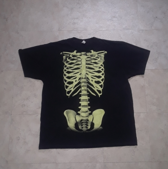 Other - Skeleton graphic tee